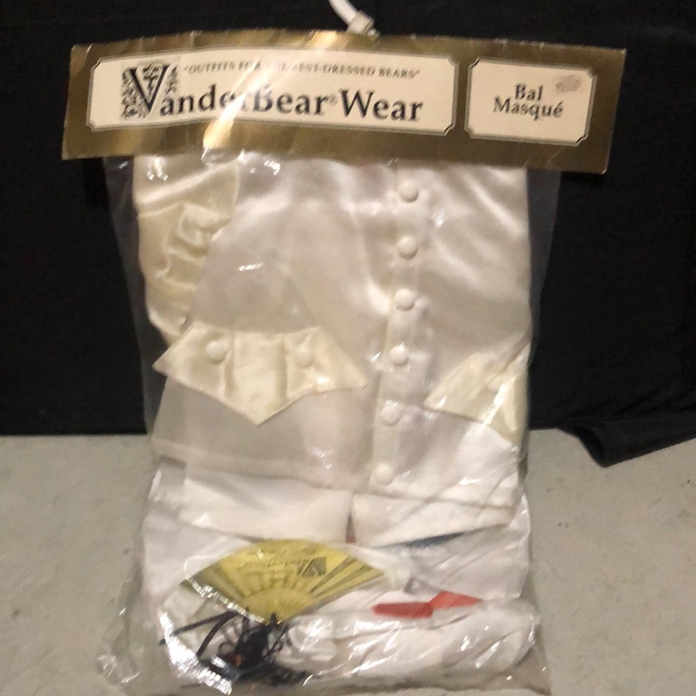 Muffy Vanderbear Bal Masque CORNELIUS outfit